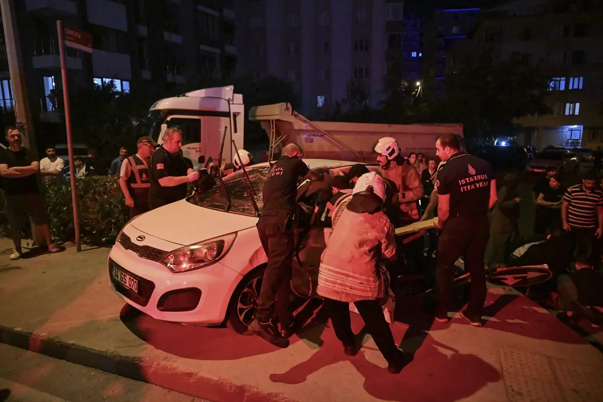 Ümraniye'de kaza: 1'i ağır, 4 yaralı
