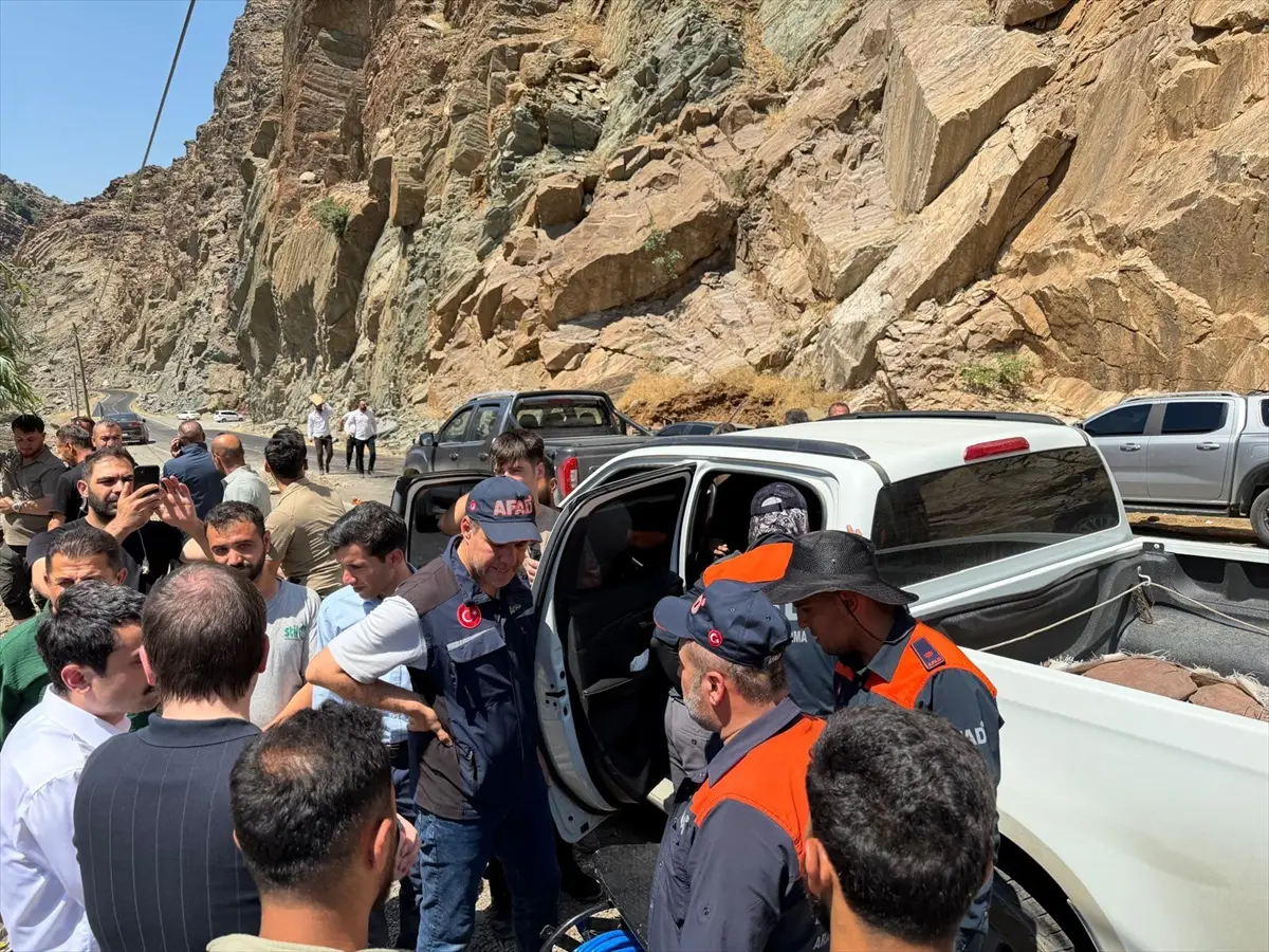 Şırnak'ta çaya düşen kişiyi arama sürüyor