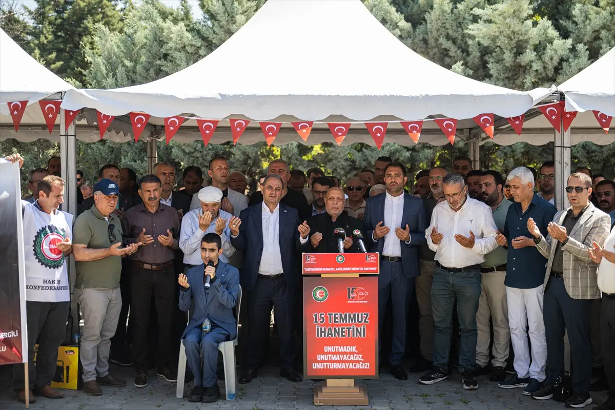 HAK-İŞ: 15 Temmuz şehitleri kabirleri başında anıldı