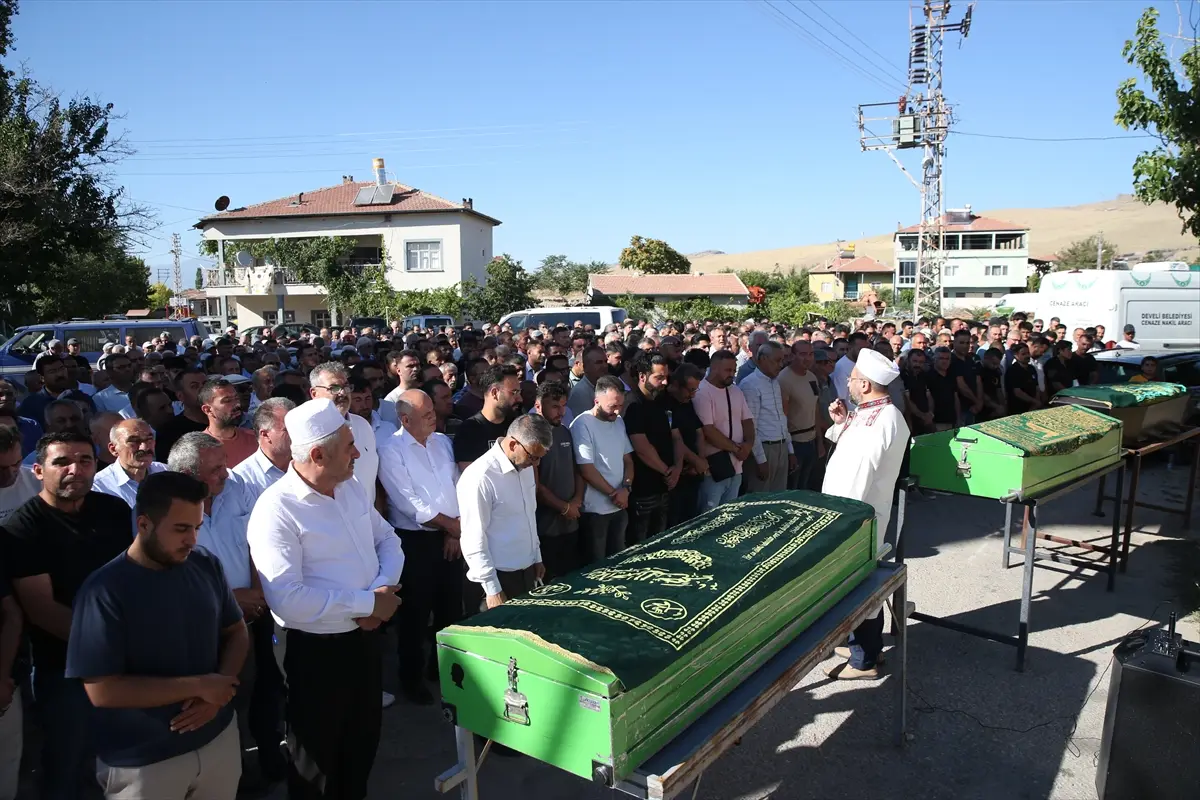 Anne ve iki oğlu trafik kazasında hayatını kaybetti