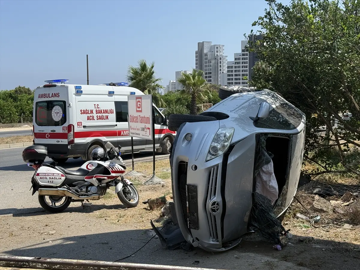 Mersin'de otomobil devrildi: 4 yaralı