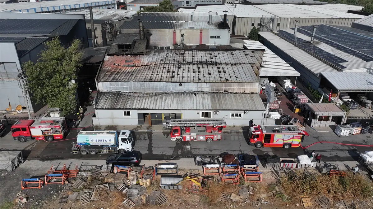 Bursa Kestel'de Kumaş Fabrikası Yangını Söndürüldü