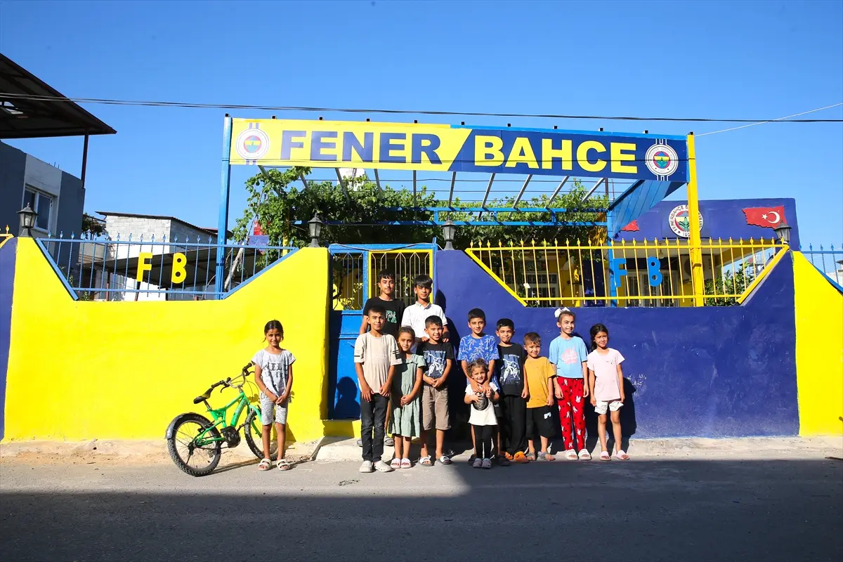 Depremzede Mehmet Saçar: Evini Fenerbahçe renklerine boyattı