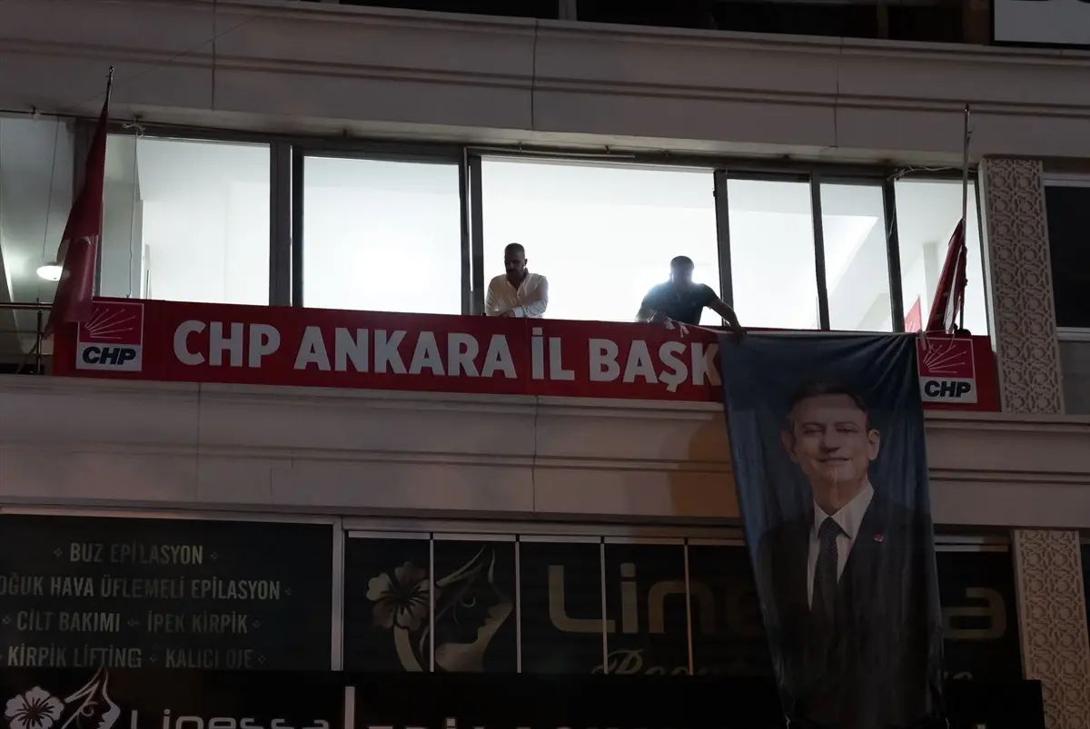 CHP Ankara İl Başkanı Fahri Yıldırım'a parti binasında protesto