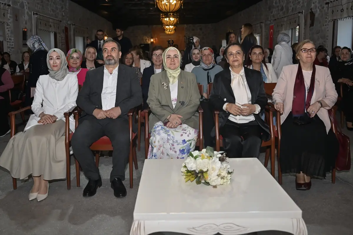 AK Partei Frauenorganisation: Frauen gestalten das Jahrhundert der Türkei