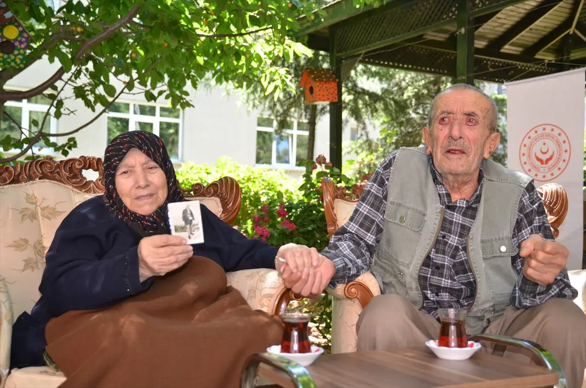 Sultan Küçükfidancı: Alzheimer hastası kardeşini yalnız bırakmıyor