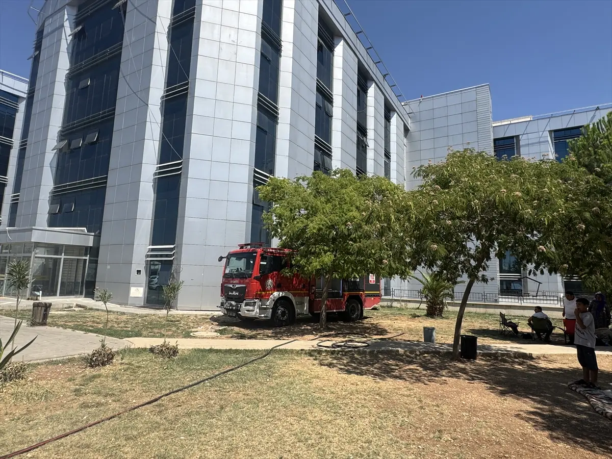 Şanlıurfa Harran Üniversitesi Hastanesi'nde Yangın Söndürüldü