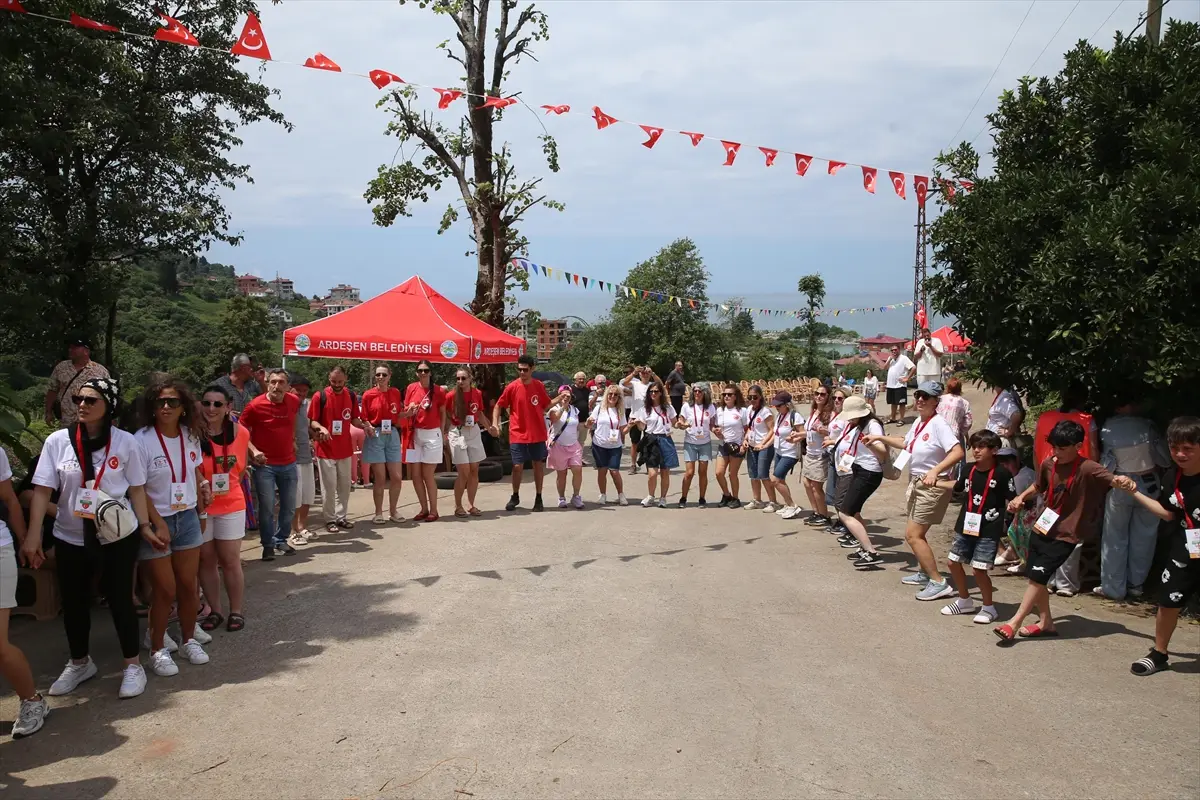 Internationales Holzauto-Rennen in Rize: Türkei siegt