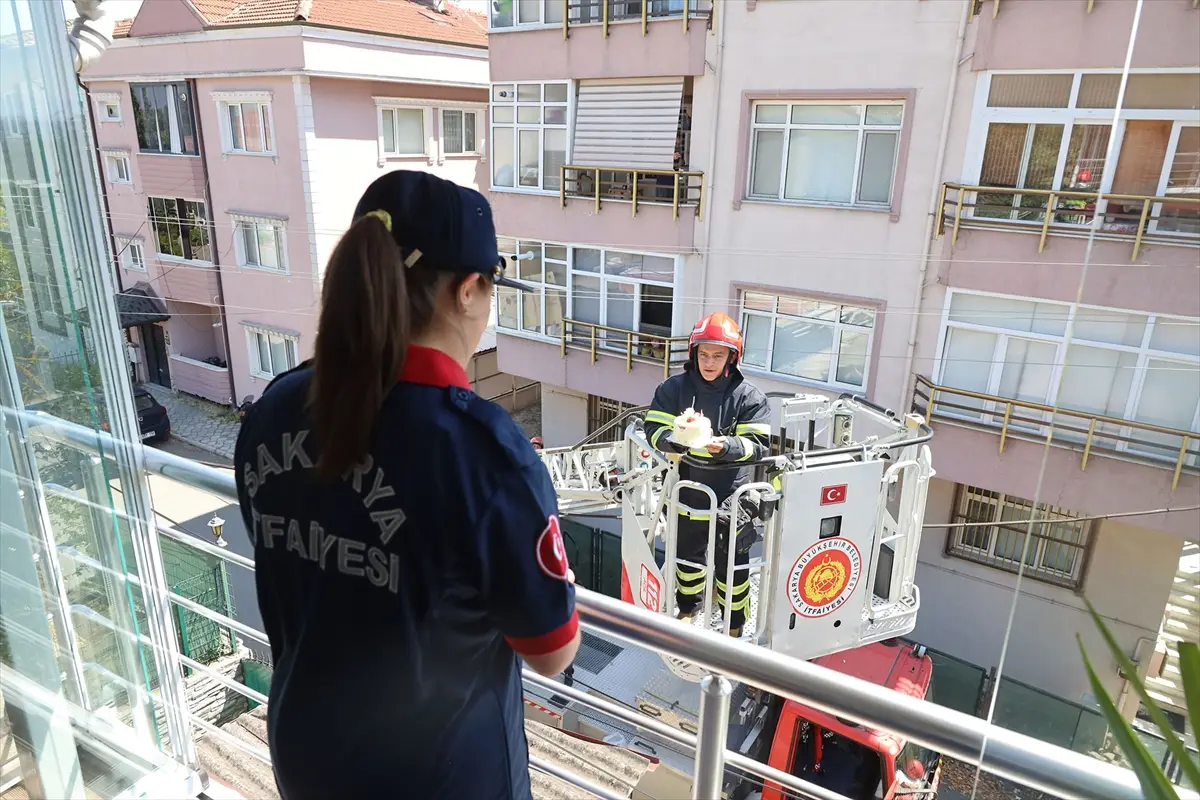 Sakarya İtfaiyesi'nden Nihal Su Ekin'e Özel Doğum Günü Sürprizi