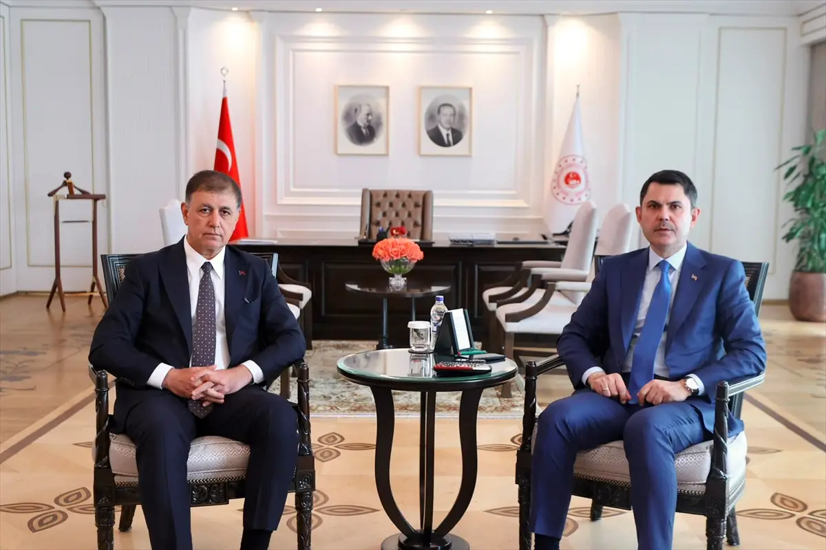 Bakan Kurum: İzmir'in öncelikli ihtiyaçları için işbirliği