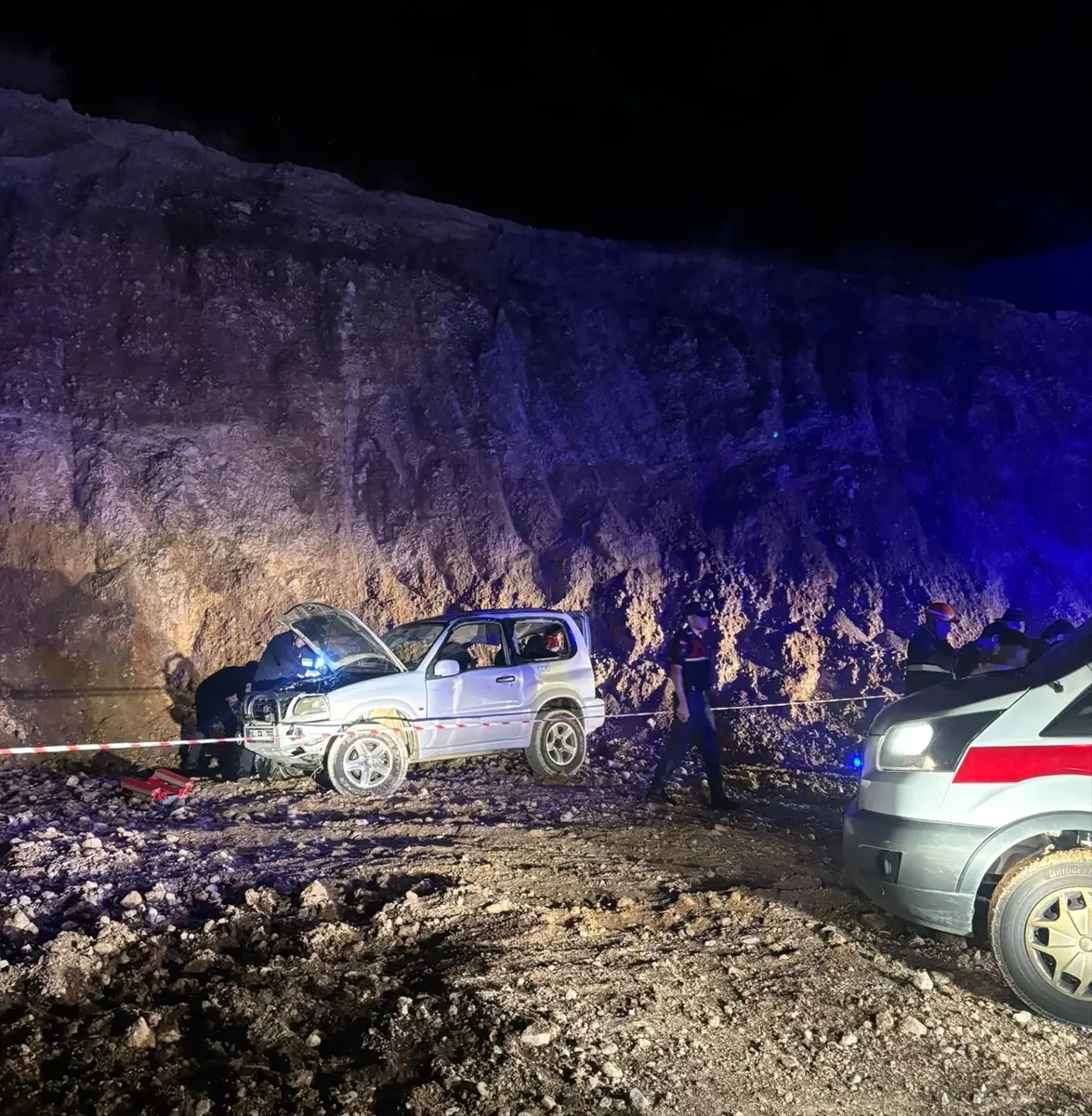 2 Dead, 1 Injured After SUV Rolls into Ravine in Bolu