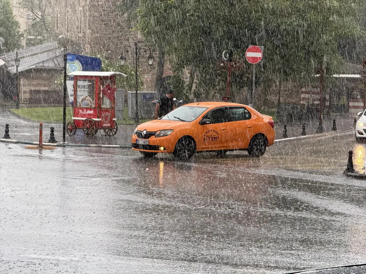 Heftiger Regenguss beeinträchtigt das Leben in Tekirdağ