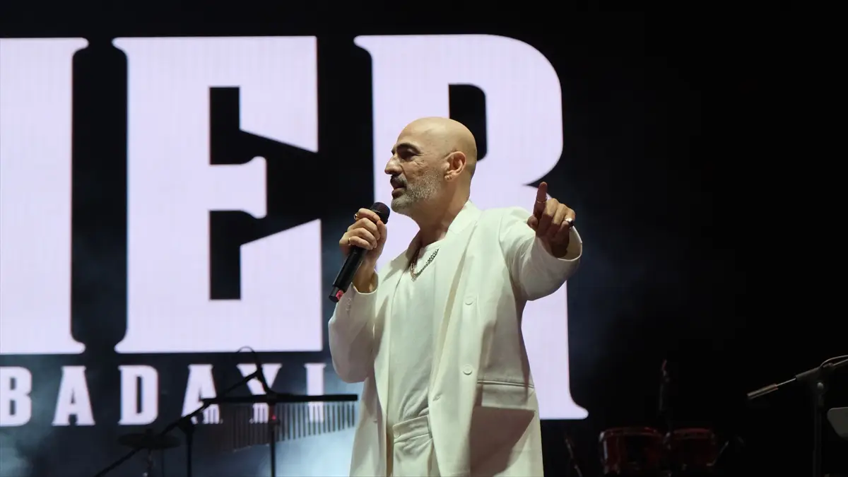 Soner Sarıkabadayı Meets Fans at Çorum Hittite Fair