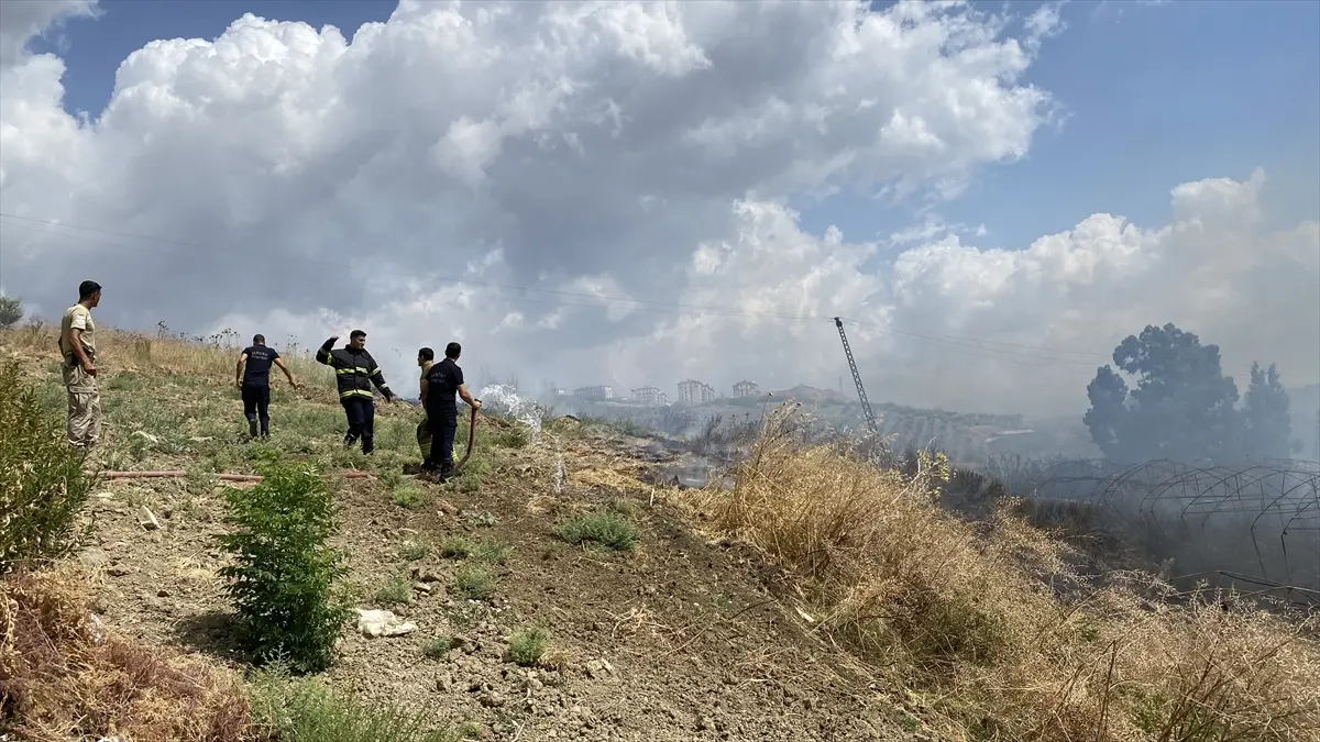 Gartenbrand in Kırıkhan, Hatay: Pkw unbrauchbar