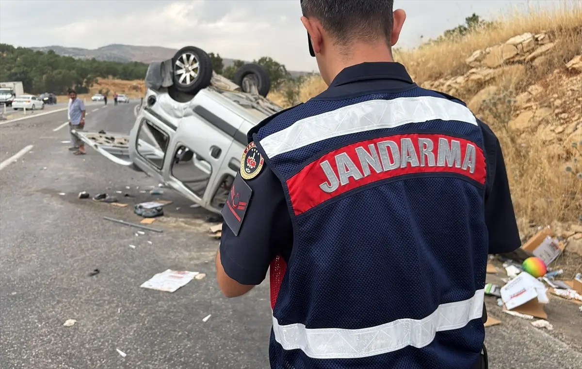 Adıyaman: Pkw und Nutzfahrzeug kollidieren – 5 Verletzte