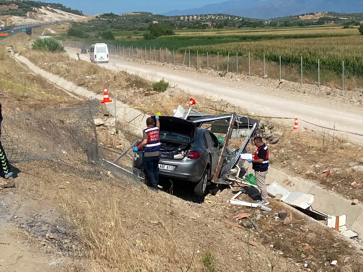 Aydın'da feci kaza: Bekçi kulübesine çarpan araç can aldı