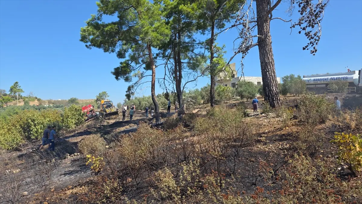 Manavgat'ta tarım arazisinde çıkan yangın kontrol altına alındı