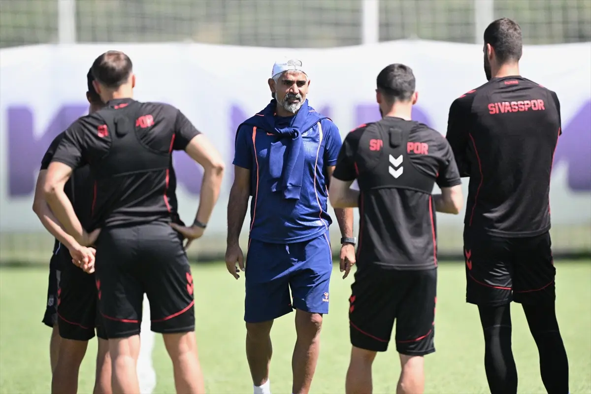 Teknik Direktör İsmet Taşdemir: Sivasspor'da hedef play-off