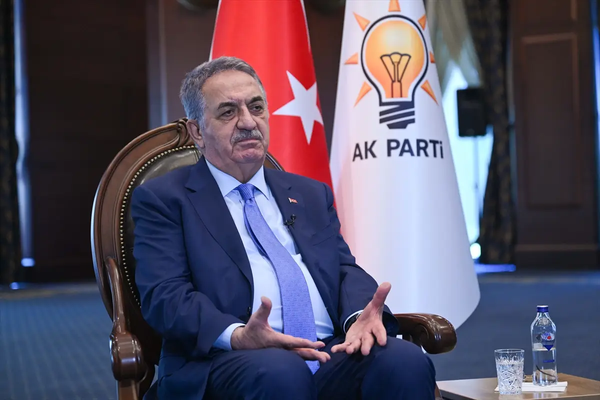 AK Parti milletin olduğu yerde duran bir partidir