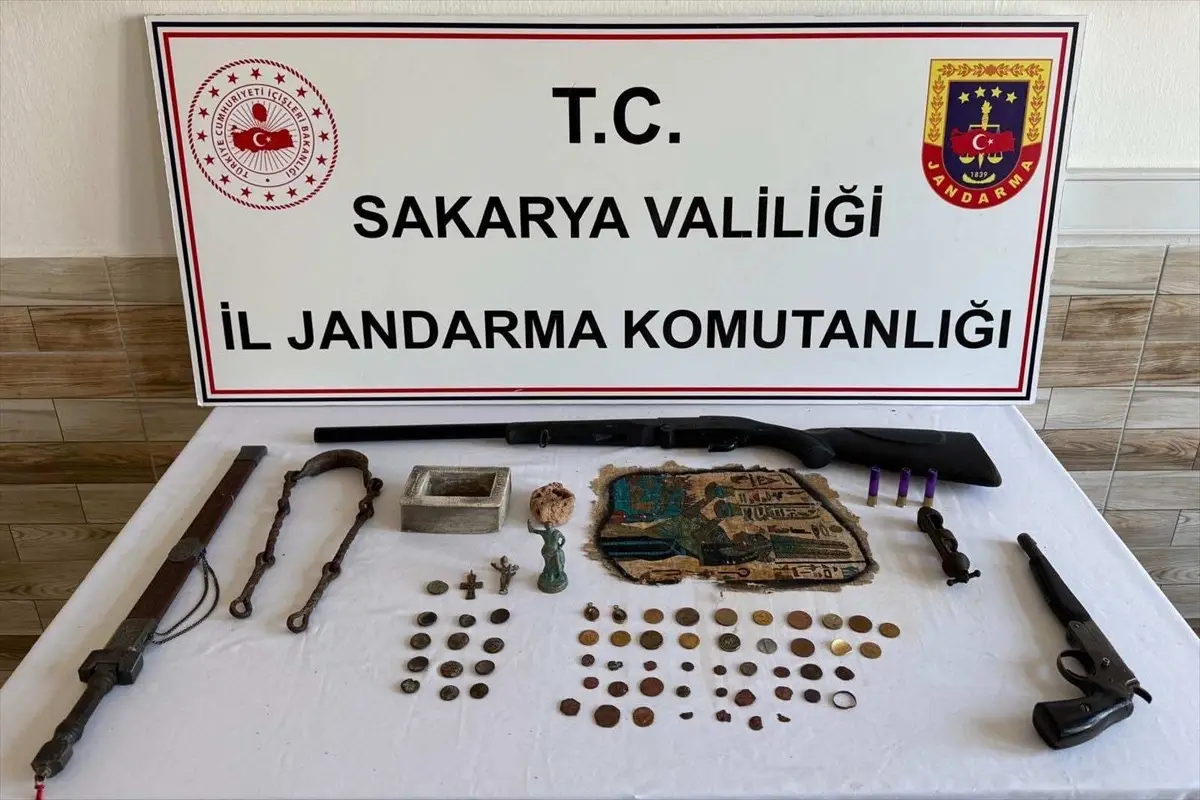 Sakarya'da tarihi eser operasyonu: 63 obje ele geçirildi