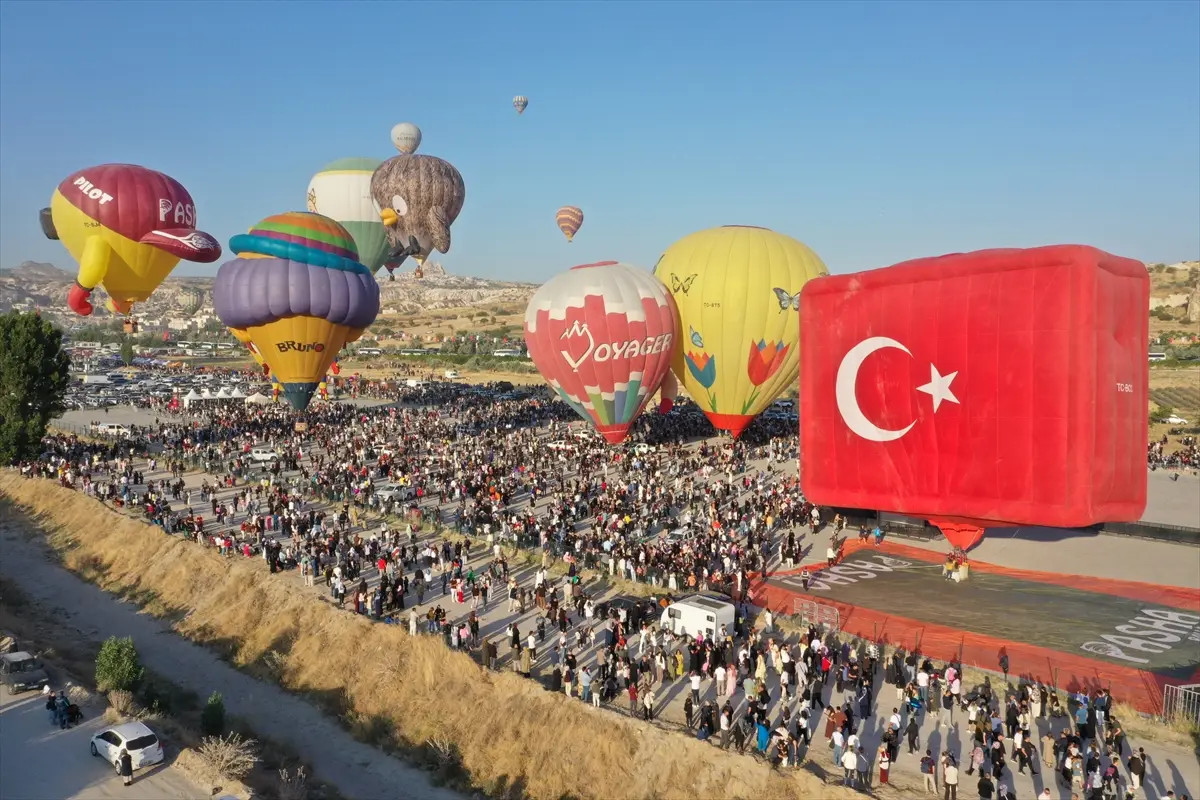 Kapadokya Balon Festivali: Figürlü Balonlarla Muhteşem Kapanış