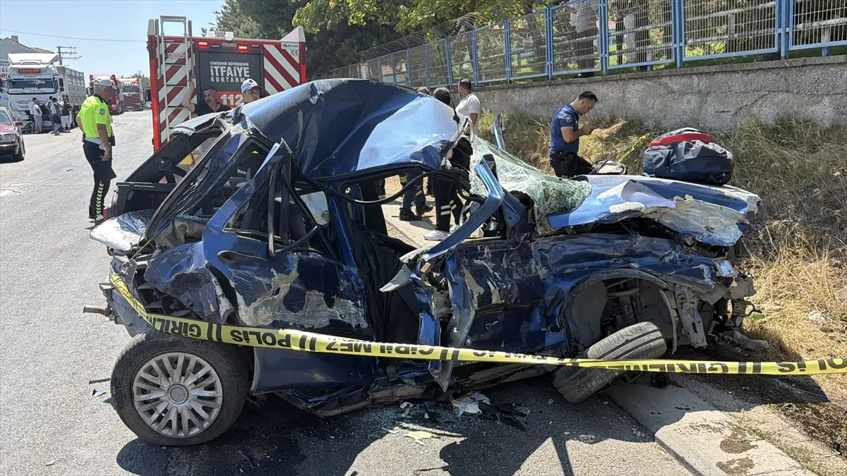 Eskişehir'de 3 aracın karıştığı kazada 1 kişi öldü, 2 kişi yaralandı
