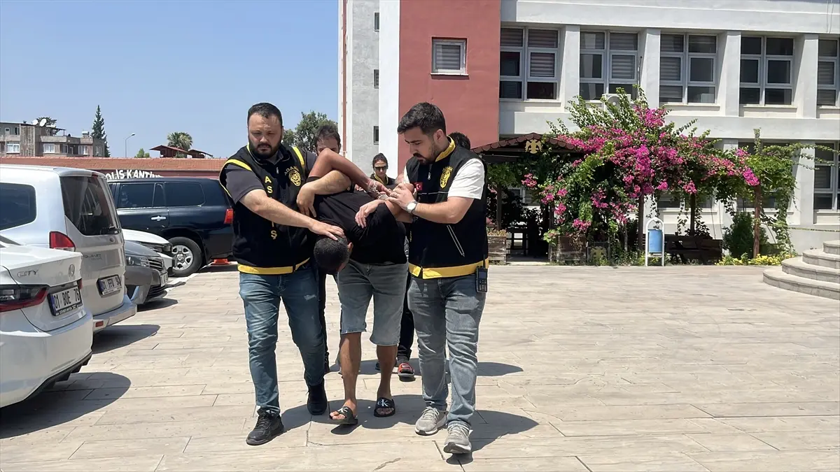 Adana'da mezarlıkta telefon hırsızlığına 4 tutuklama