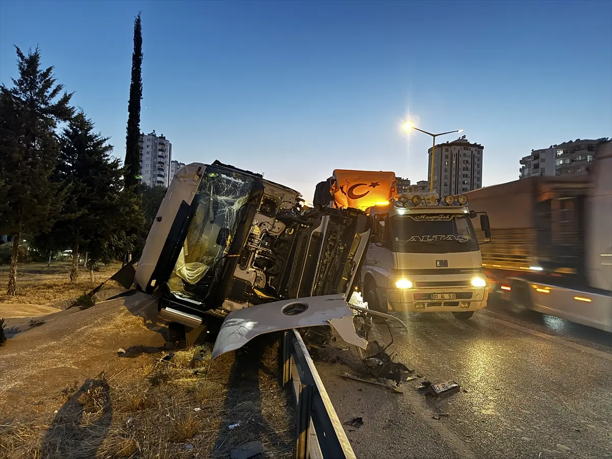 Adana'da 4 aracın karıştığı zincirleme kazada 3 yaralı