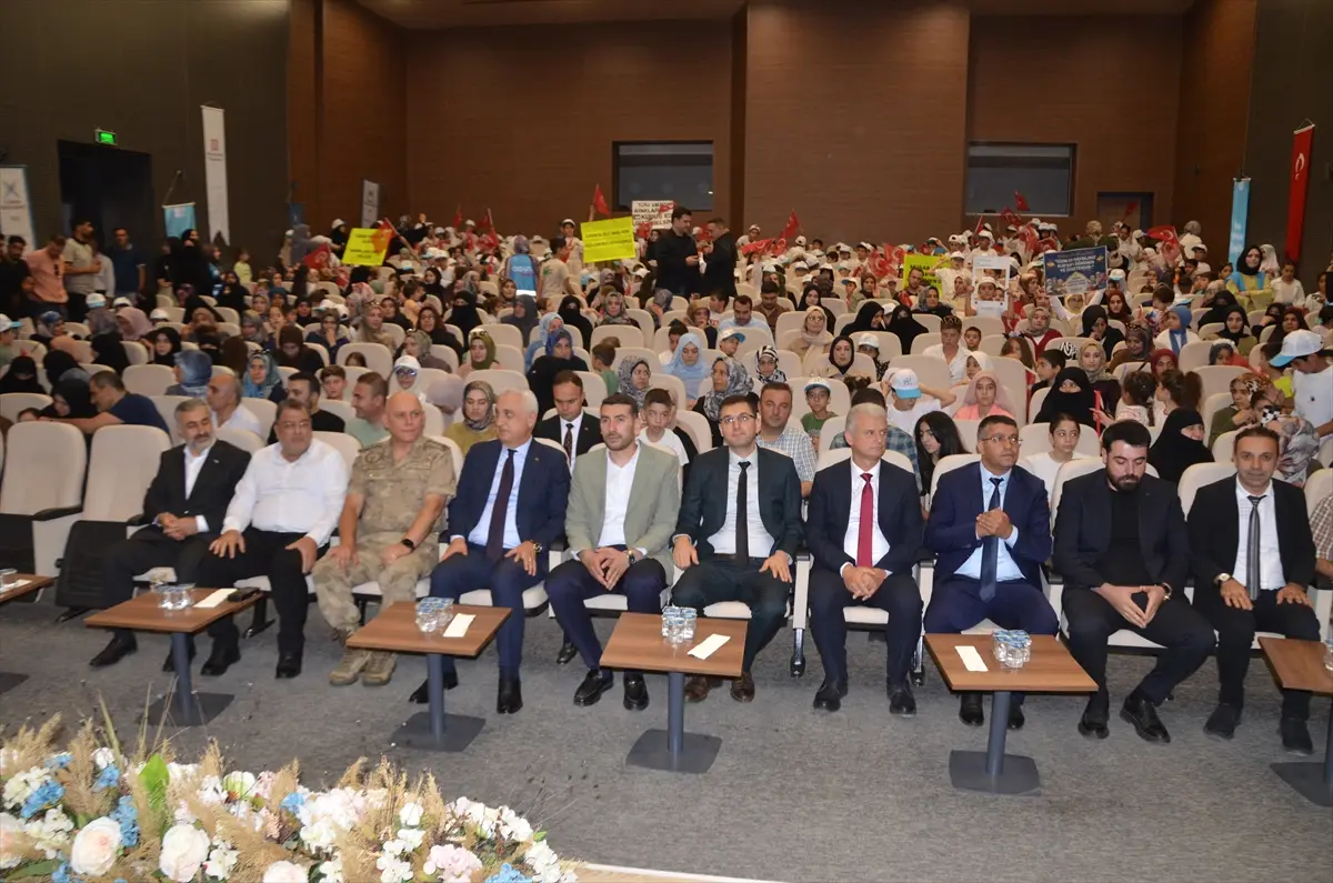 Muş'ta TÜGVA Yaz Okulu kapanışı: 8 bin 200 öğrenci katıldı