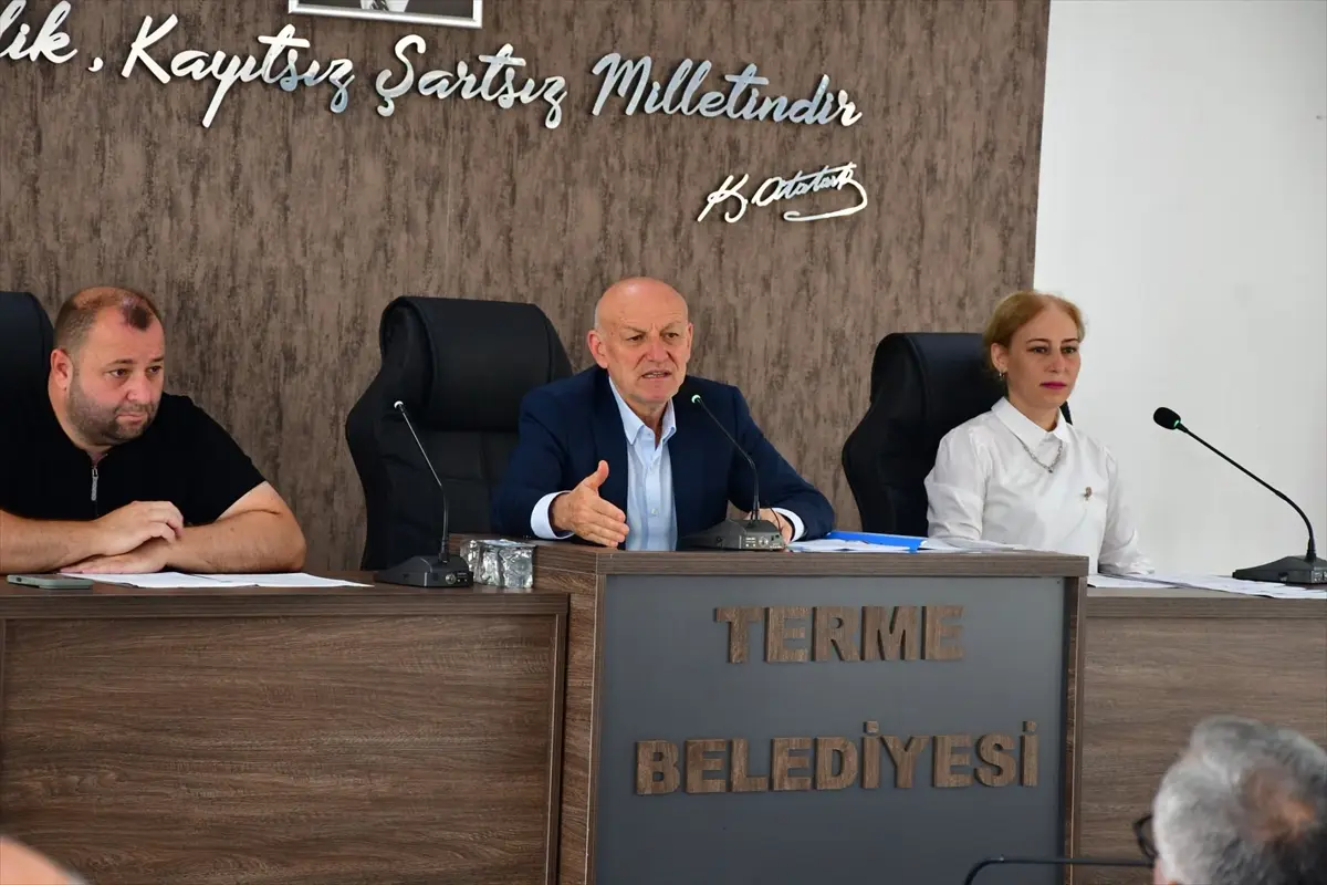 Kul: Suriye'ye çöp kamyonu desteği