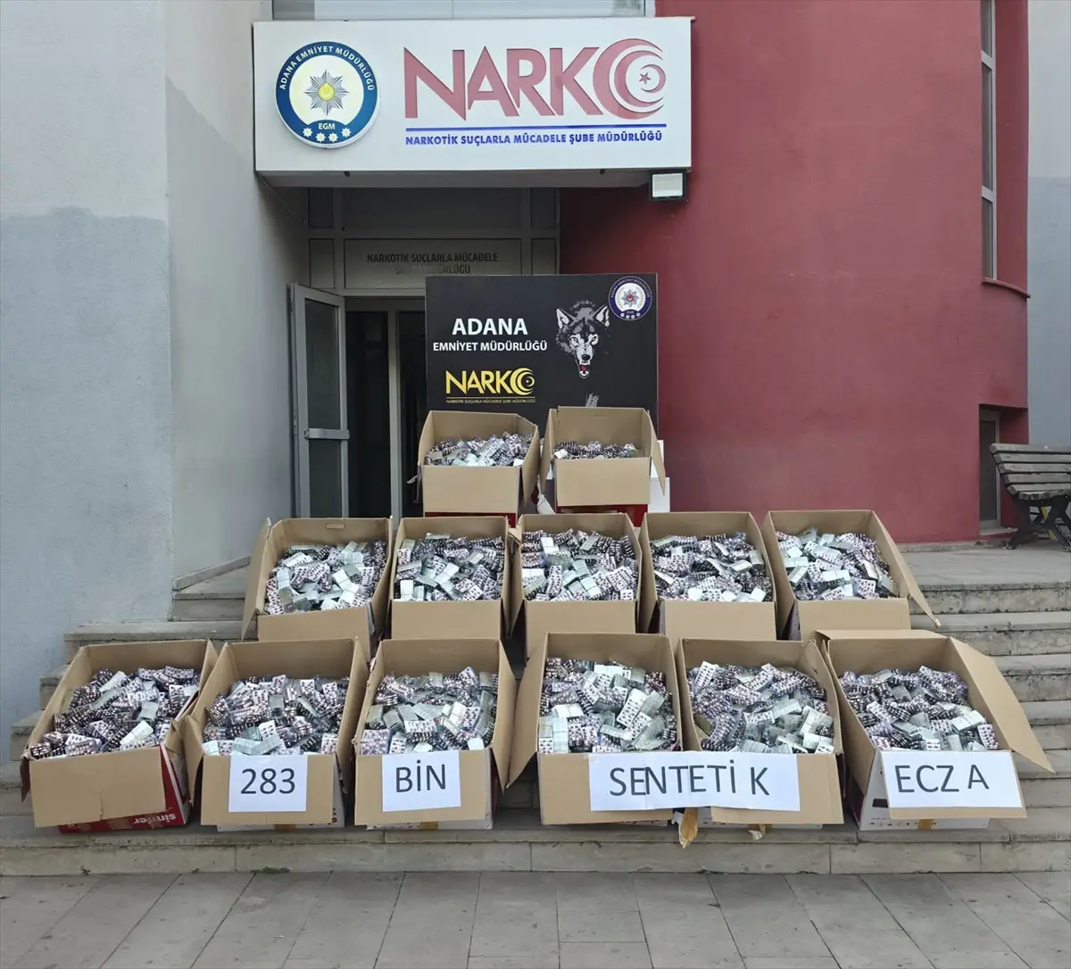 Adana'da sentetik ecza operasyonu: 283 bin hap ele geçti