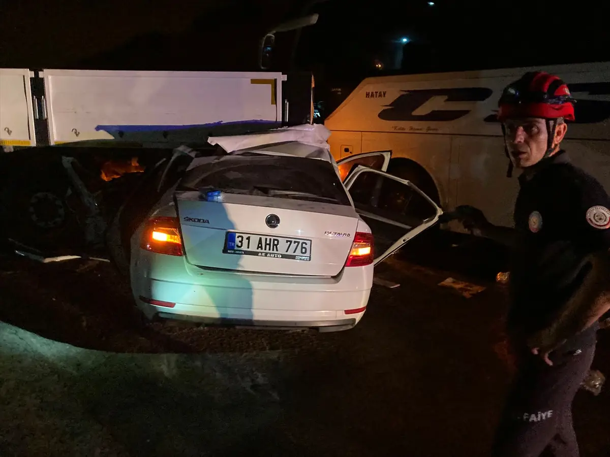 Hatay Erzin'de zincirleme kaza: 2 kişi öldü, 4 yaralı