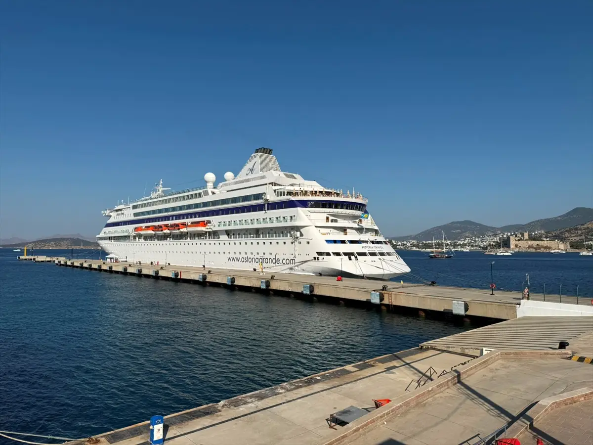 Astoria Grande kruvaziyeri 398 yolcuyla Bodrum'da