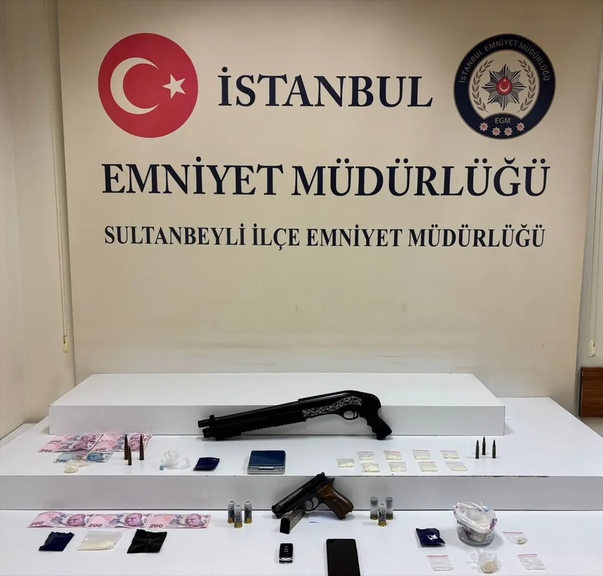 Sultanbeyli'de uyuşturucu ticareti yaptıkları belirlenen 2 şüpheli tutuklandı