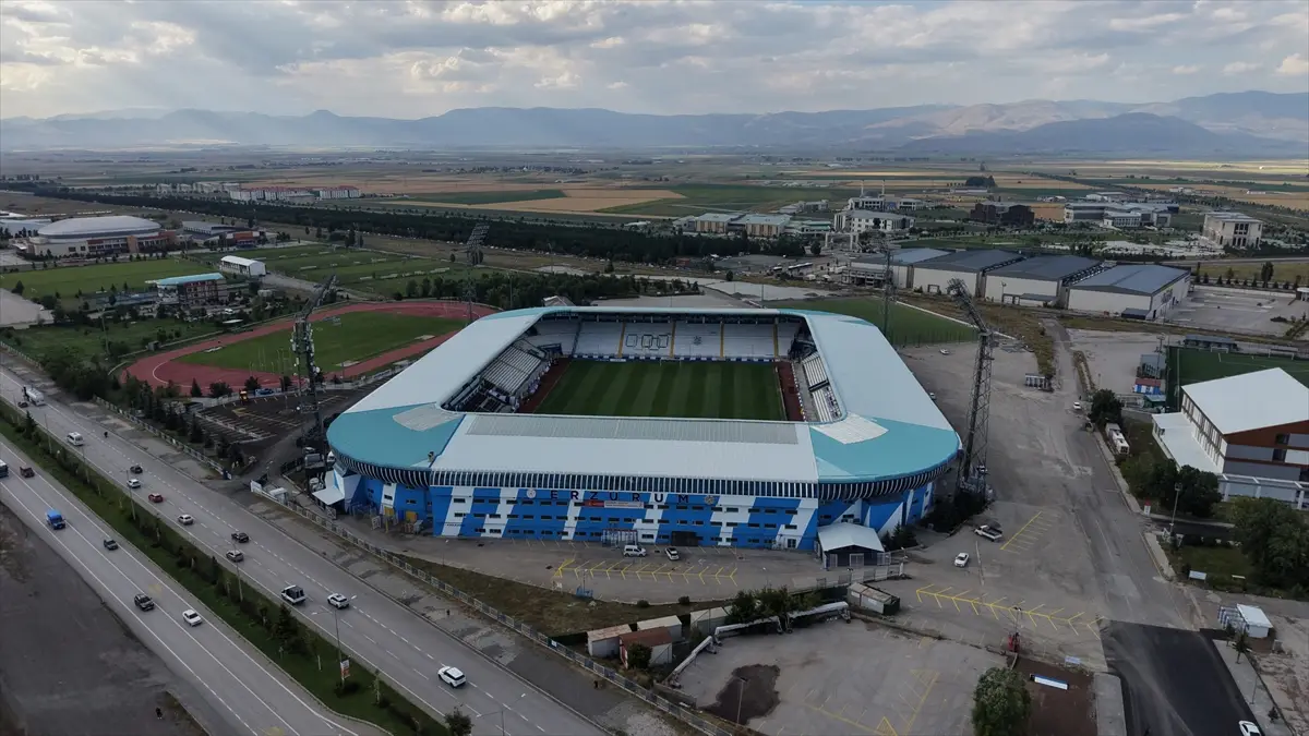 Kazım Karabekir Stadı 3 sezon sonra tam kapasite