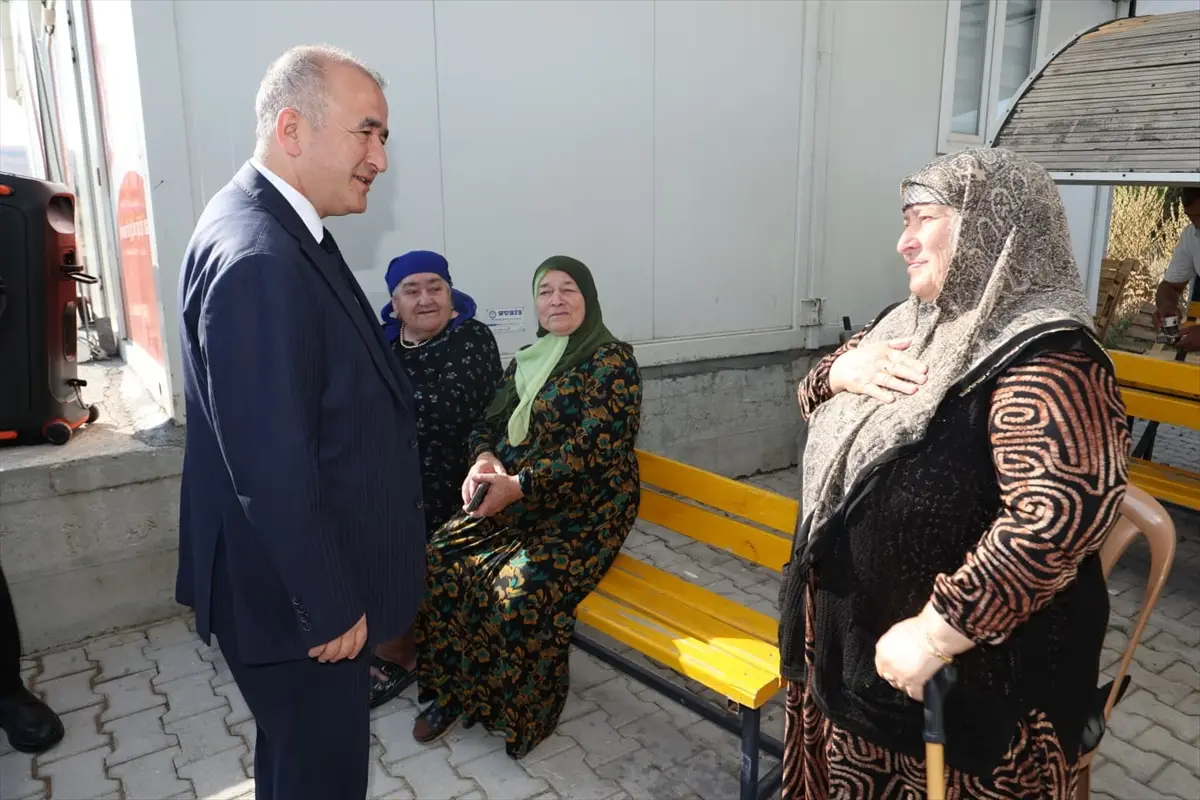 Vali Numan Hatipoğlu: 72 Ahıska Türkü aile Ahlat'a uğurlandı