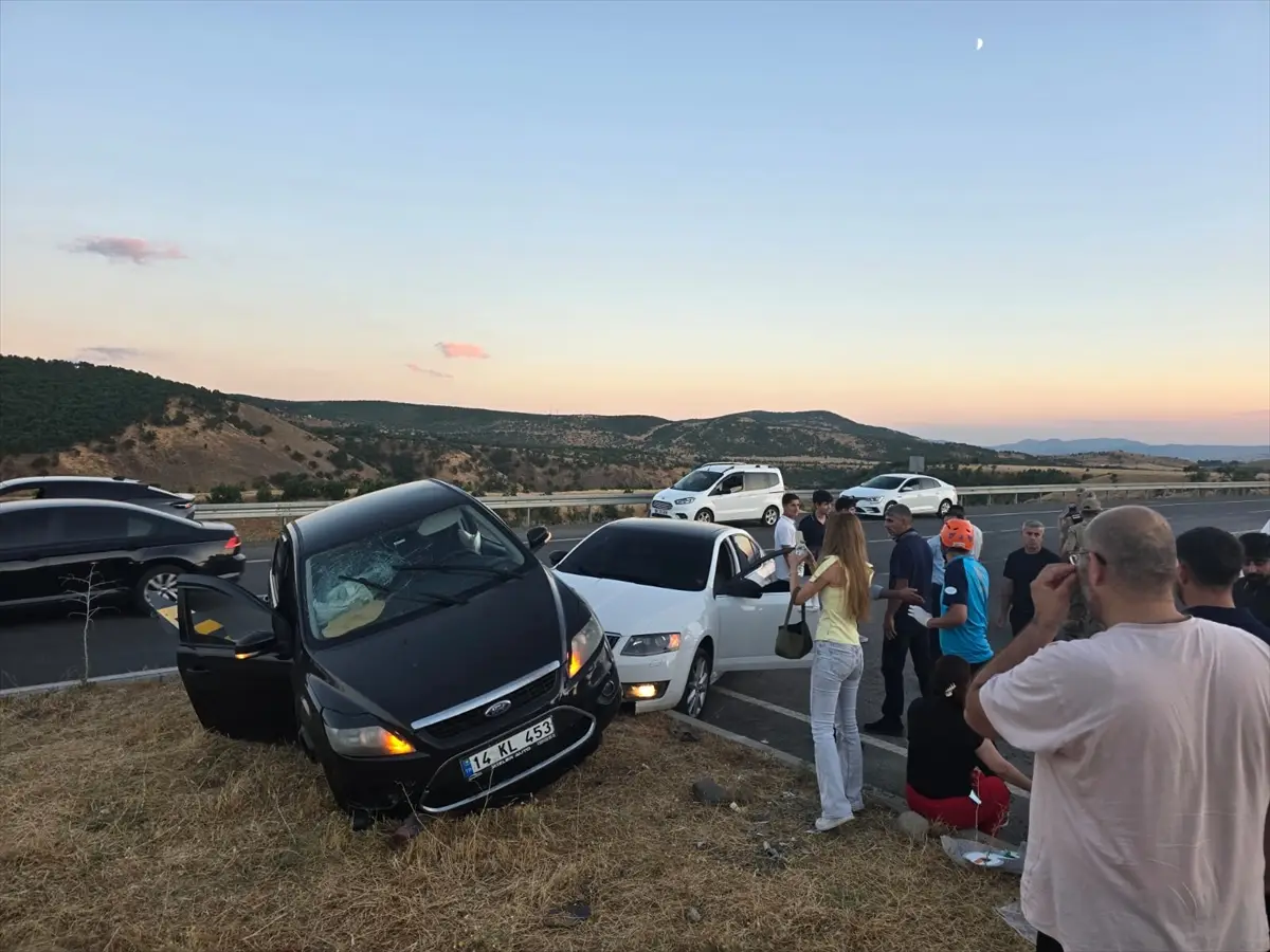 Bingöl'de trafik kazası: 3 yaralı hastaneye kaldırıldı
