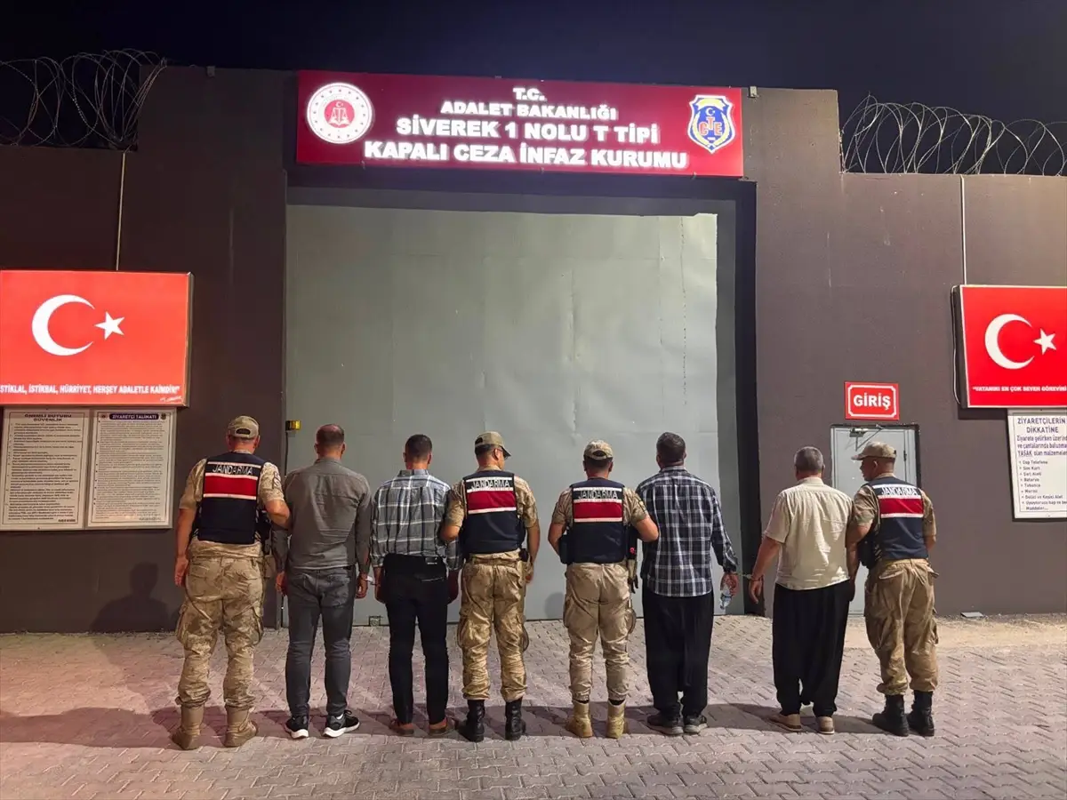 Şanlıurfa Siverek'te otomobile ateş açan 4 şüpheli tutuklandı