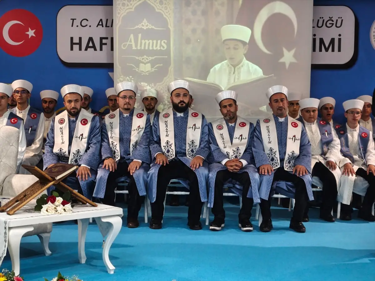 Tokat'ta 41 hafız icazet aldı: Külliyede tören düzenlendi