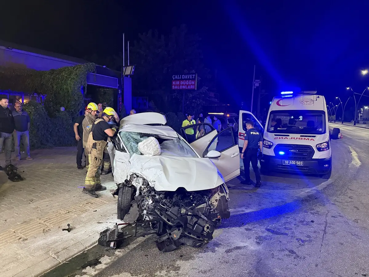 Bursa Nilüfer'de iki otomobil çarpıştı: 2 ölü, 2 yaralı