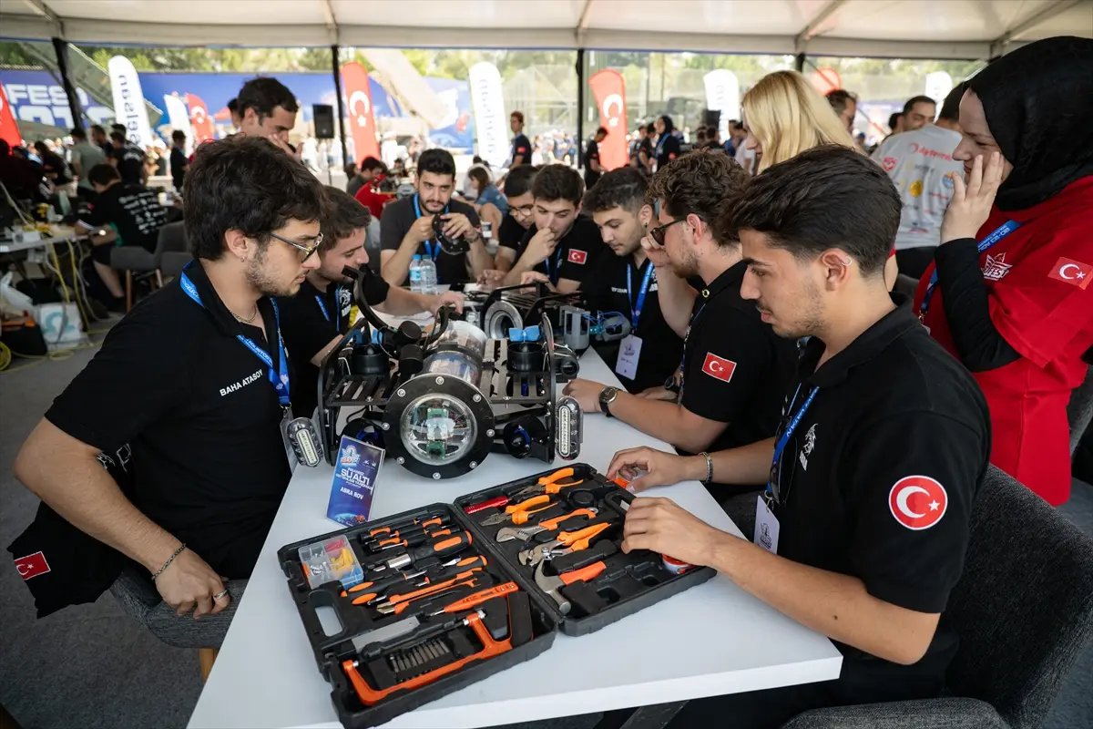 İnsansız Su Altı Sistemleri Yarışması Sürüyor