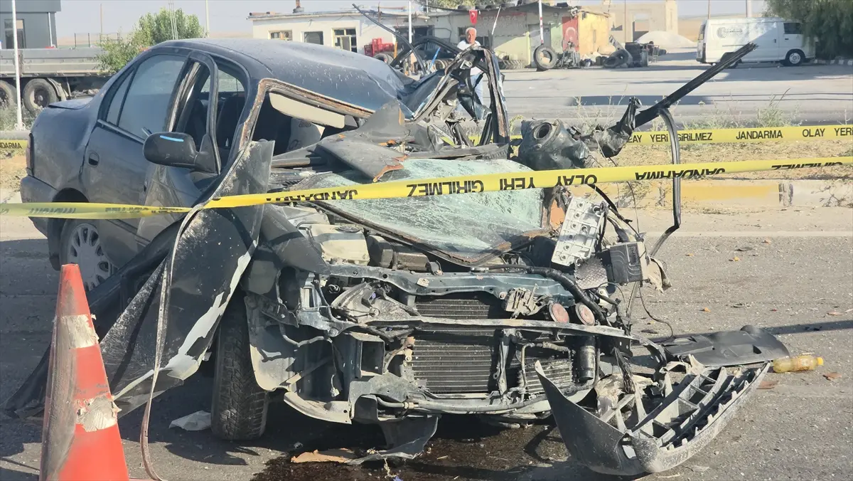 Aksaray'da trafik kazası: 2 kişi öldü, 2 kişi ağır yaralandı