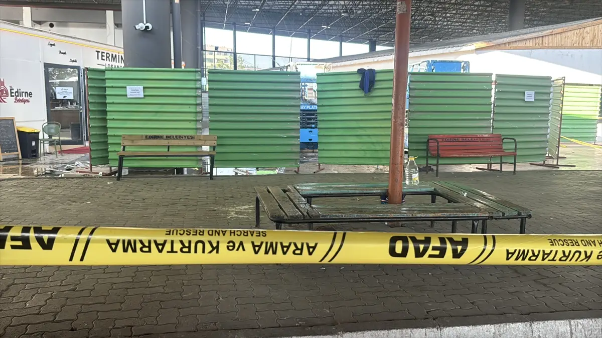 Edirne'de otogar çatısını boyayan 2 işçi yangında ağır yaralandı