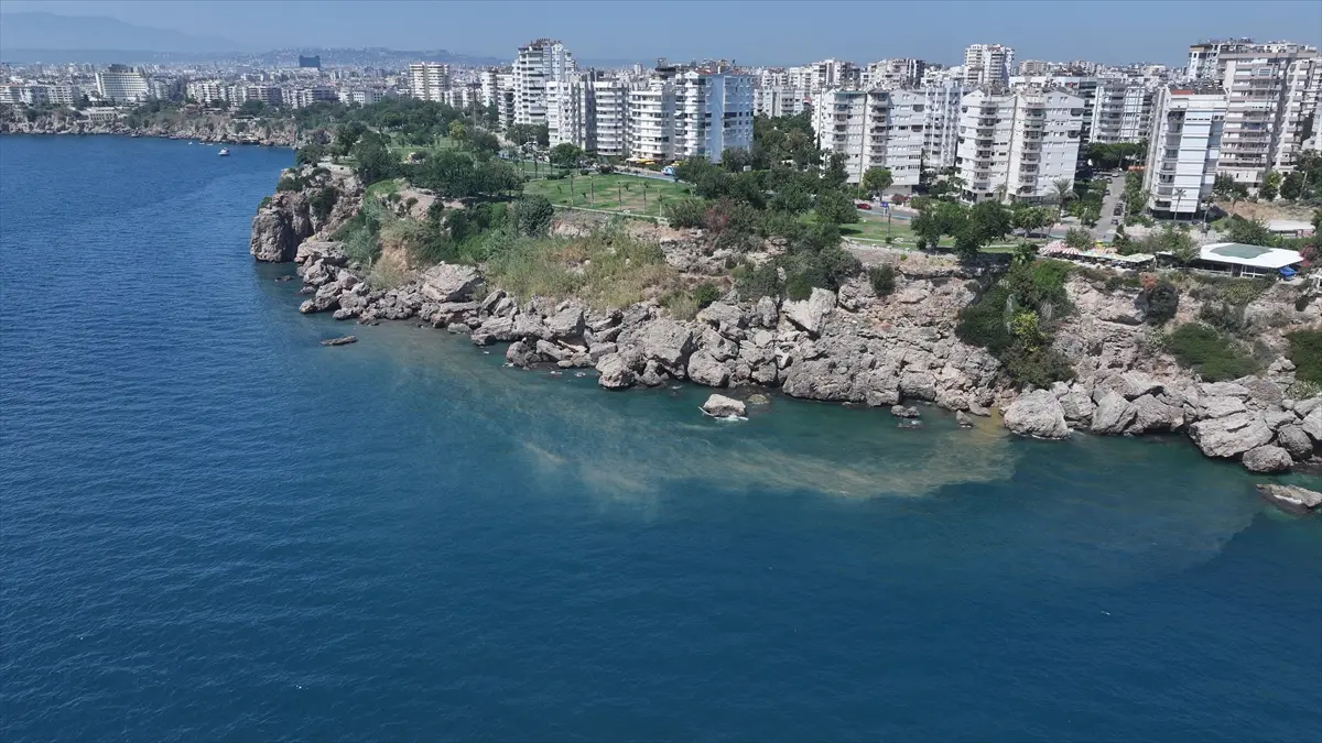Antalya Falez Parkı'nda denize atık su sızıntısı: ASAT müdahale etti
