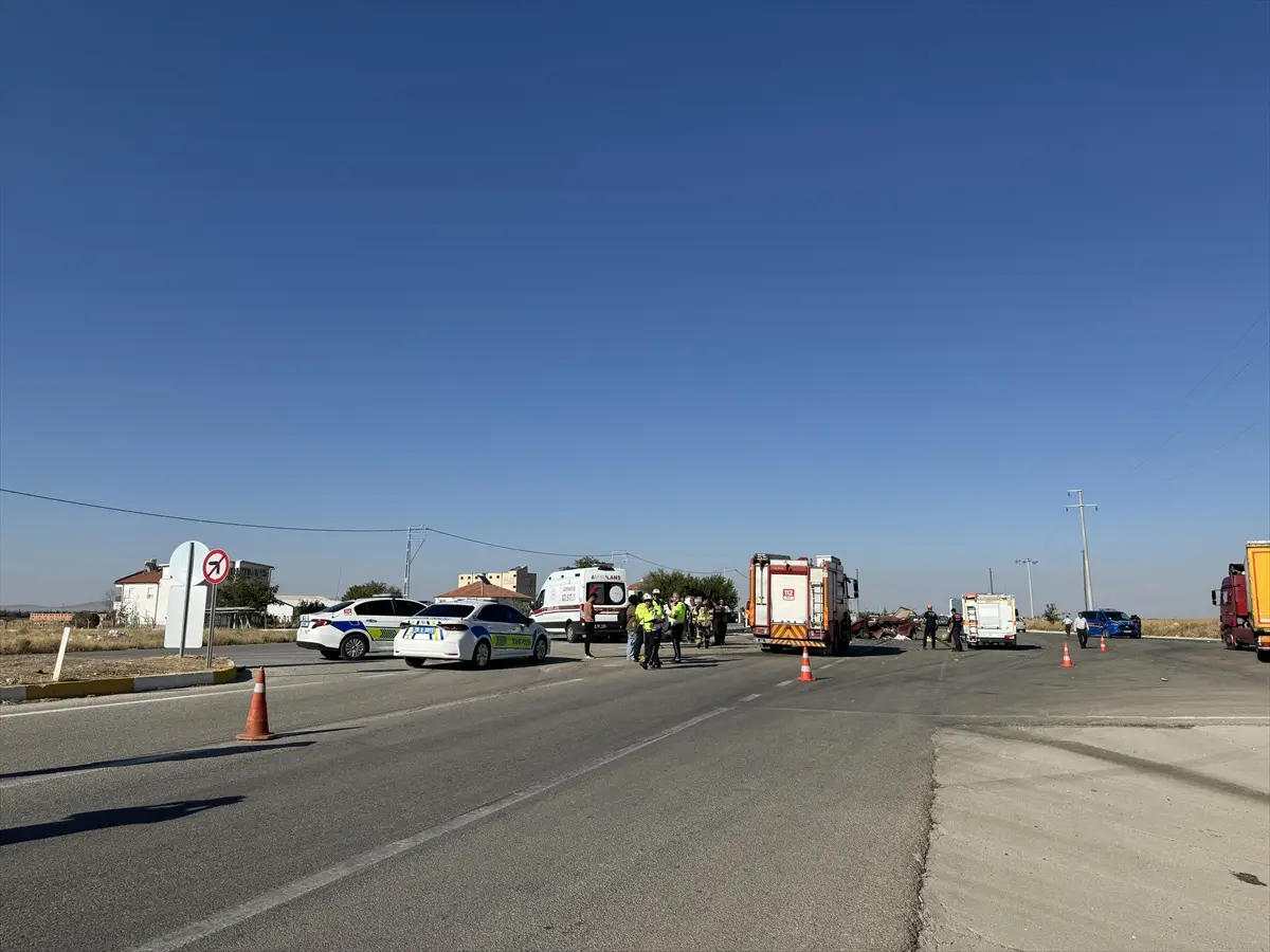 Karaman'da trafik kazası: İki otomobil çarpıştı, 6 yaralı