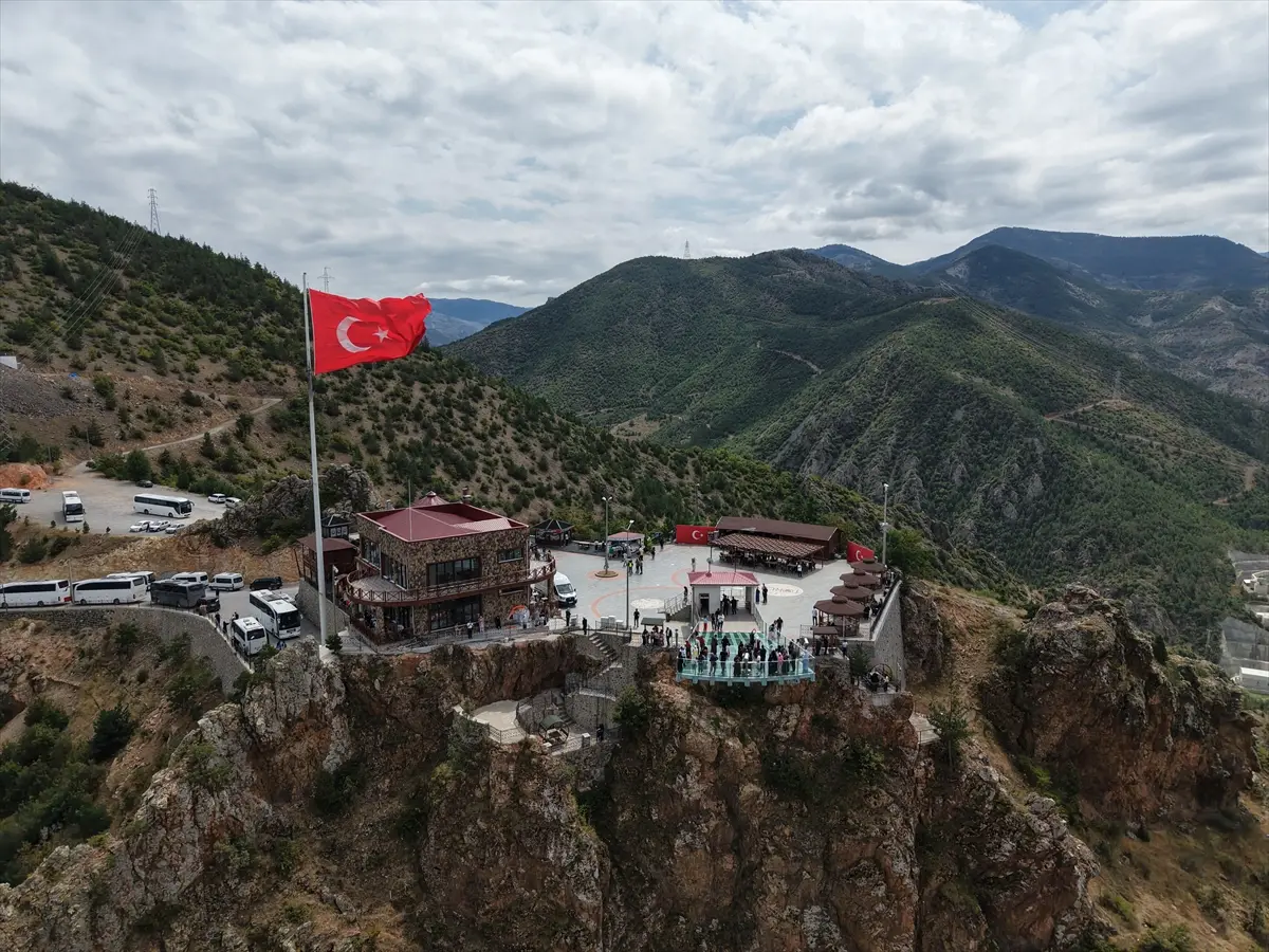 Gümüşhane Cam Seyir Terası Sezonda 67 Binden Fazla Ziyaretçi Ağırladı