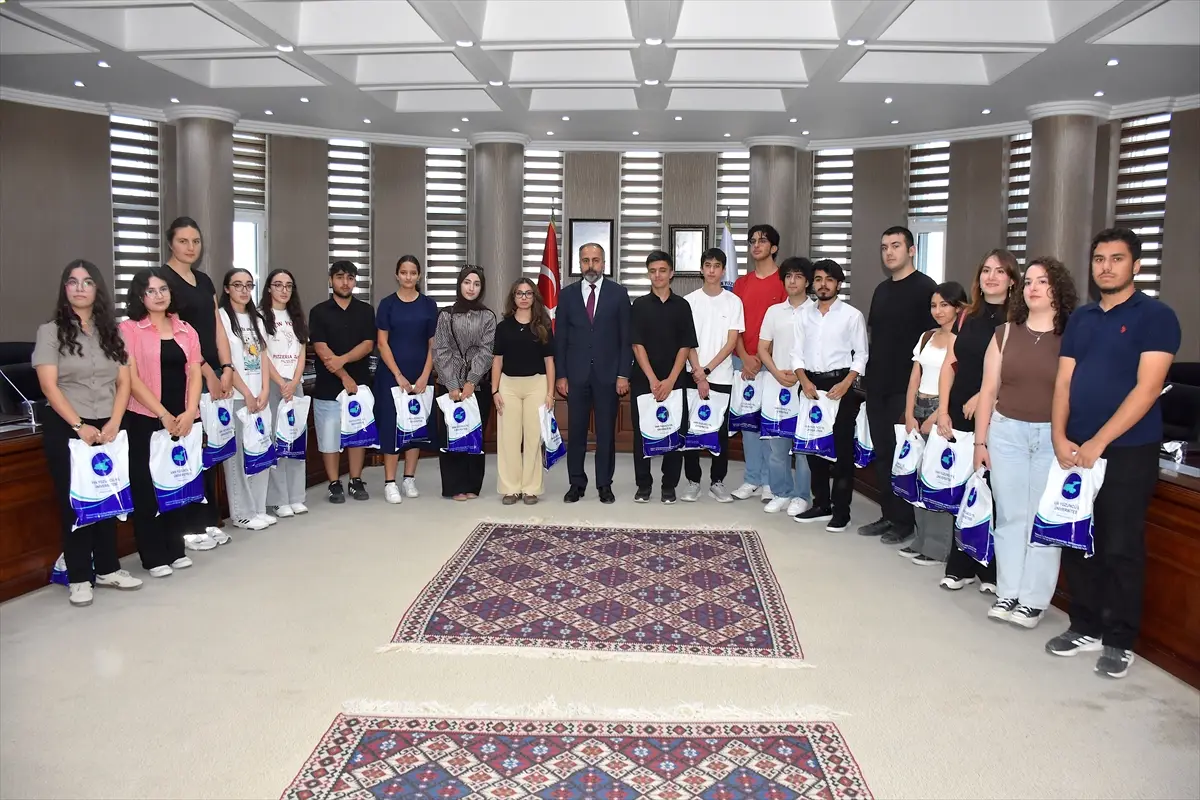 Rektör Hamdullah Şevli: Van MAT-BİL öğrencilerini ödüllendirdi
