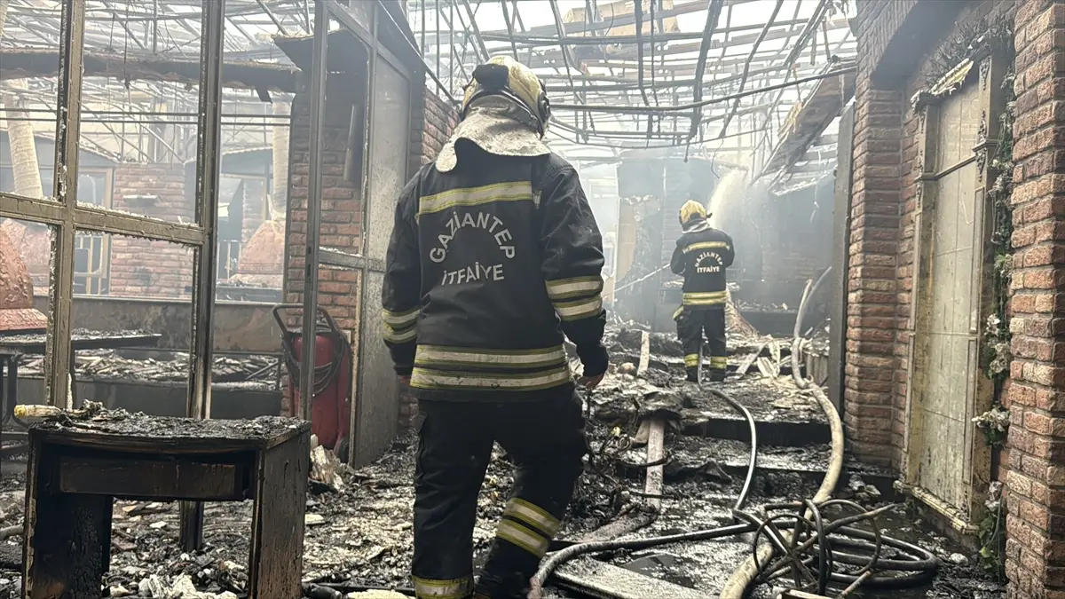 Gaziantep'te Restoran Yangını: İtfaiye Ekipleri Söndürdü