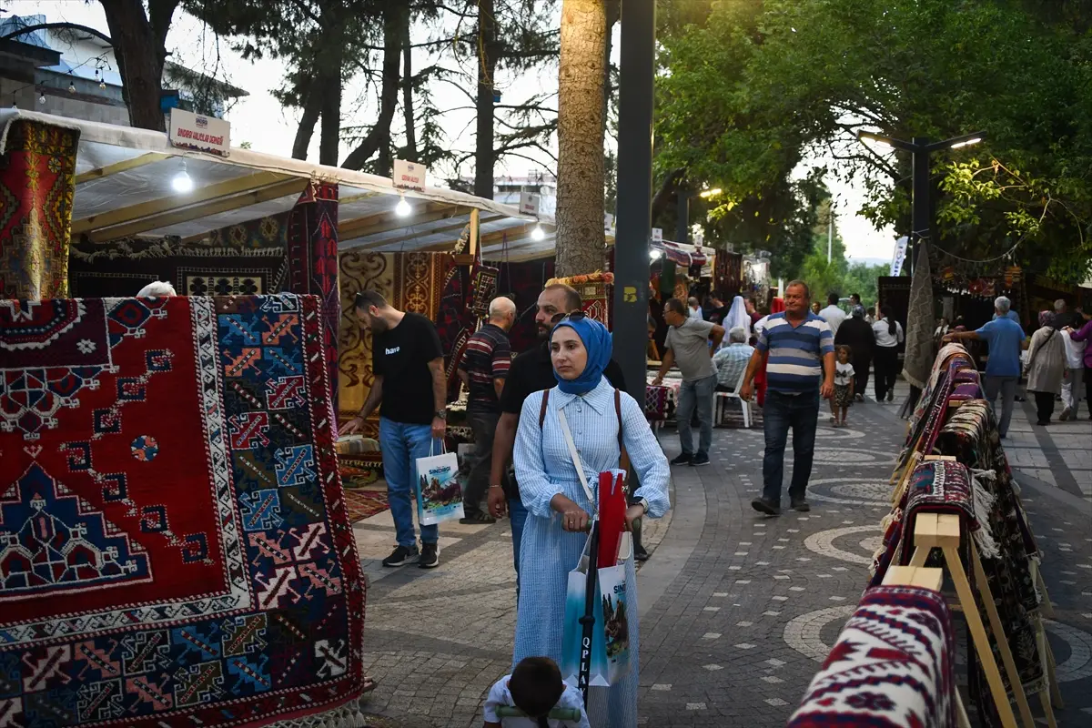 Sındırgı'da 24. Yağcıbedir Halı, Kültür ve Sanat Günleri Başladı