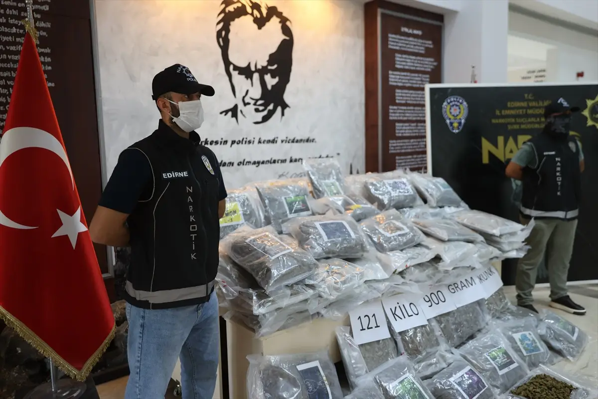 Hamzabeyli Sınır Kapısı'nda 121 kilo skunk ele geçirildi